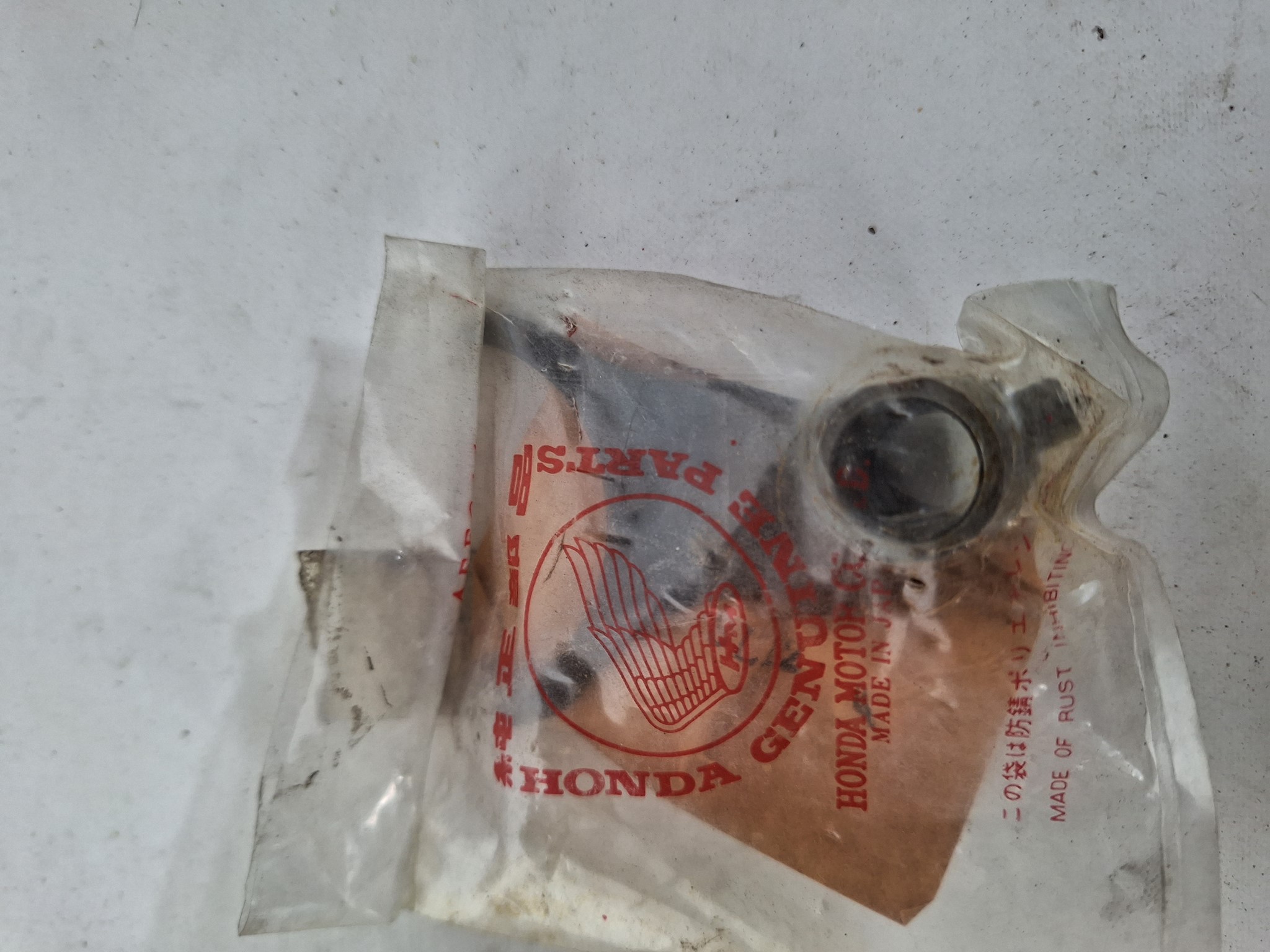 Picture of FORK,R.GEARSHIFT  24211-MG7-000